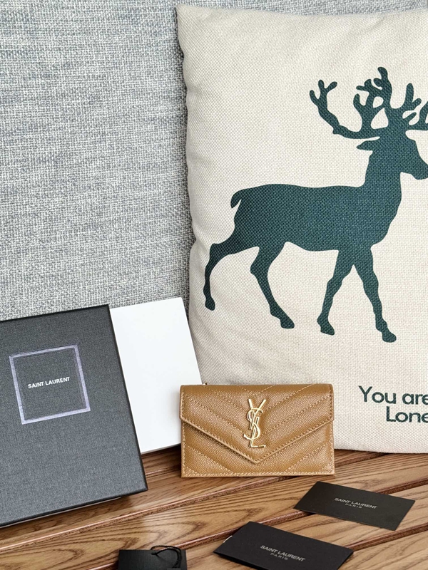 イヴサンローラン財布正面デザイン